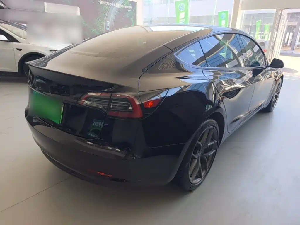 Tesla Model 3 — миниатюра 7