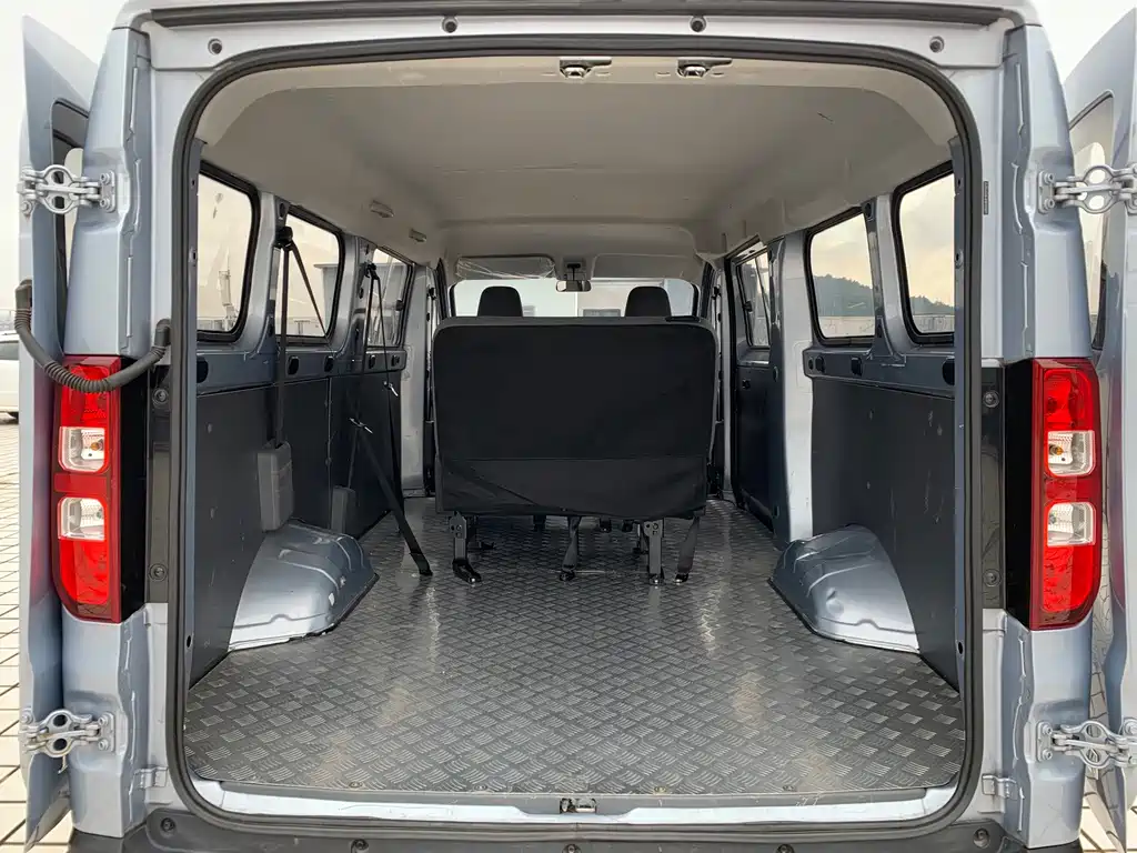 Wuling Yangguang — миниатюра 9