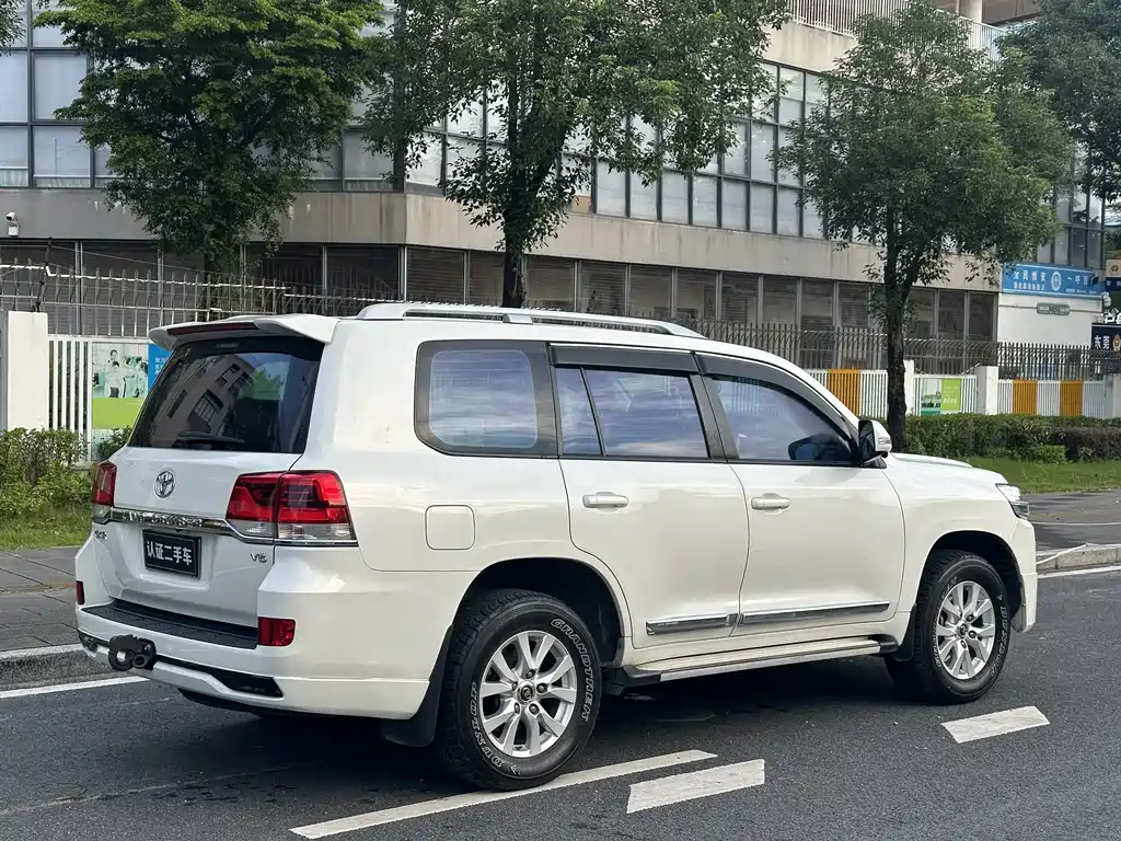 Toyota Land Cruiser — миниатюра 5