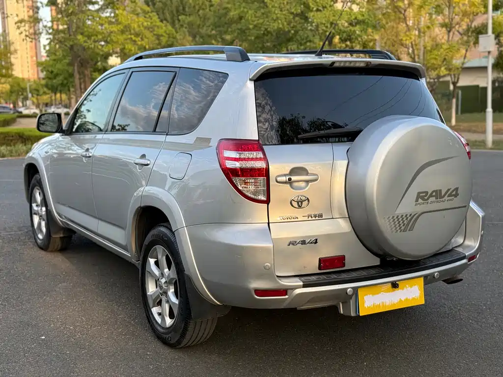 Toyota RAV4 — миниатюра 4