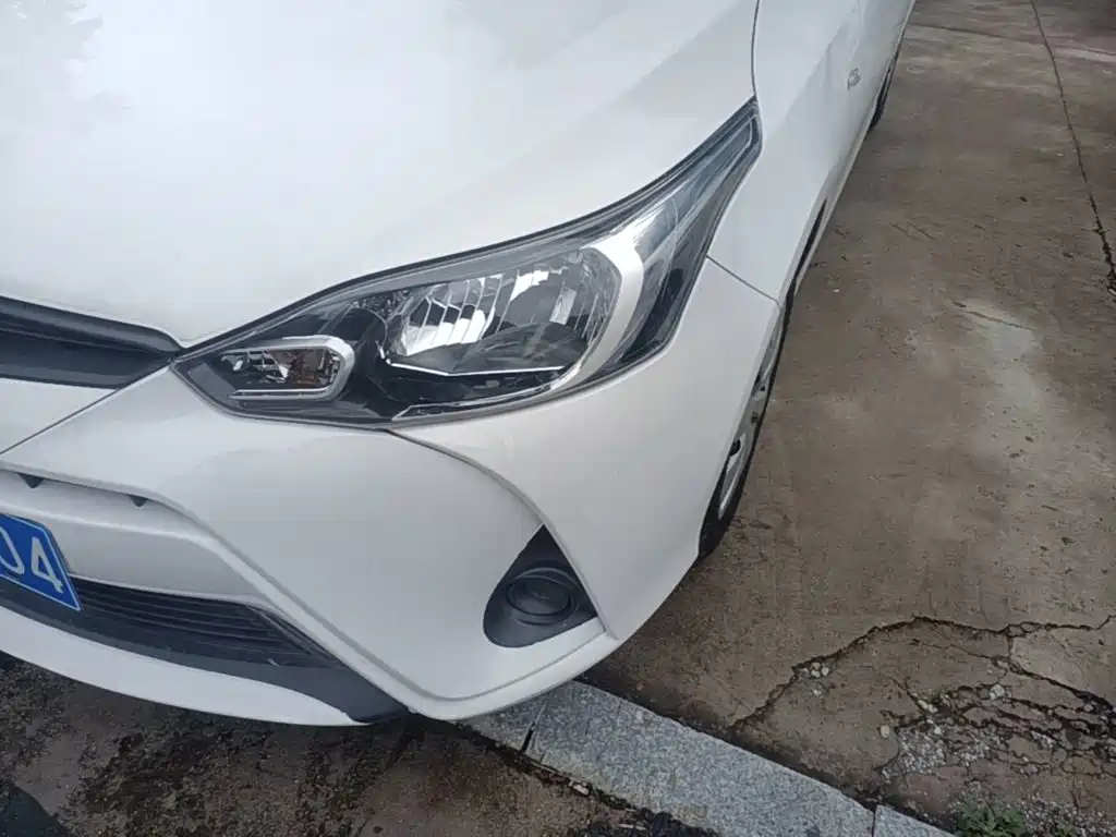 Toyota Yaris L - фото 18