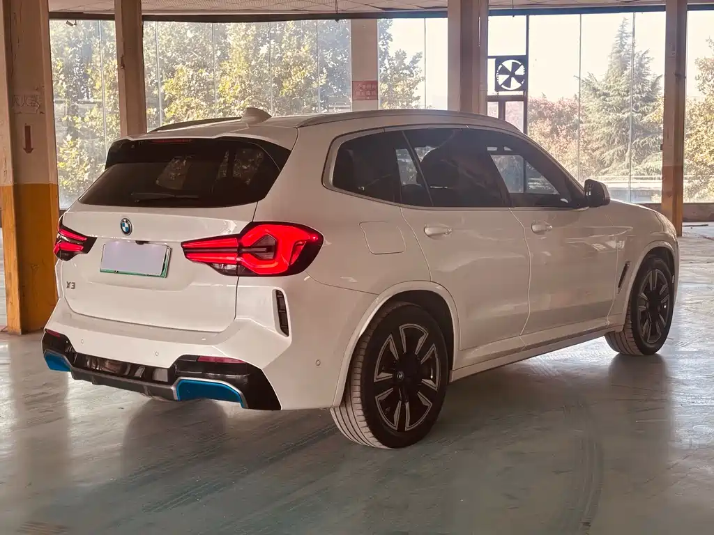 BMW iX3 — миниатюра 4