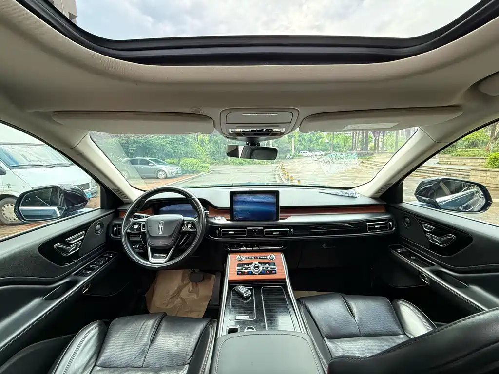 Lincoln Aviator (Import) — миниатюра 9