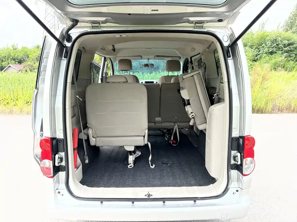 Nissan NV200 — миниатюра 20