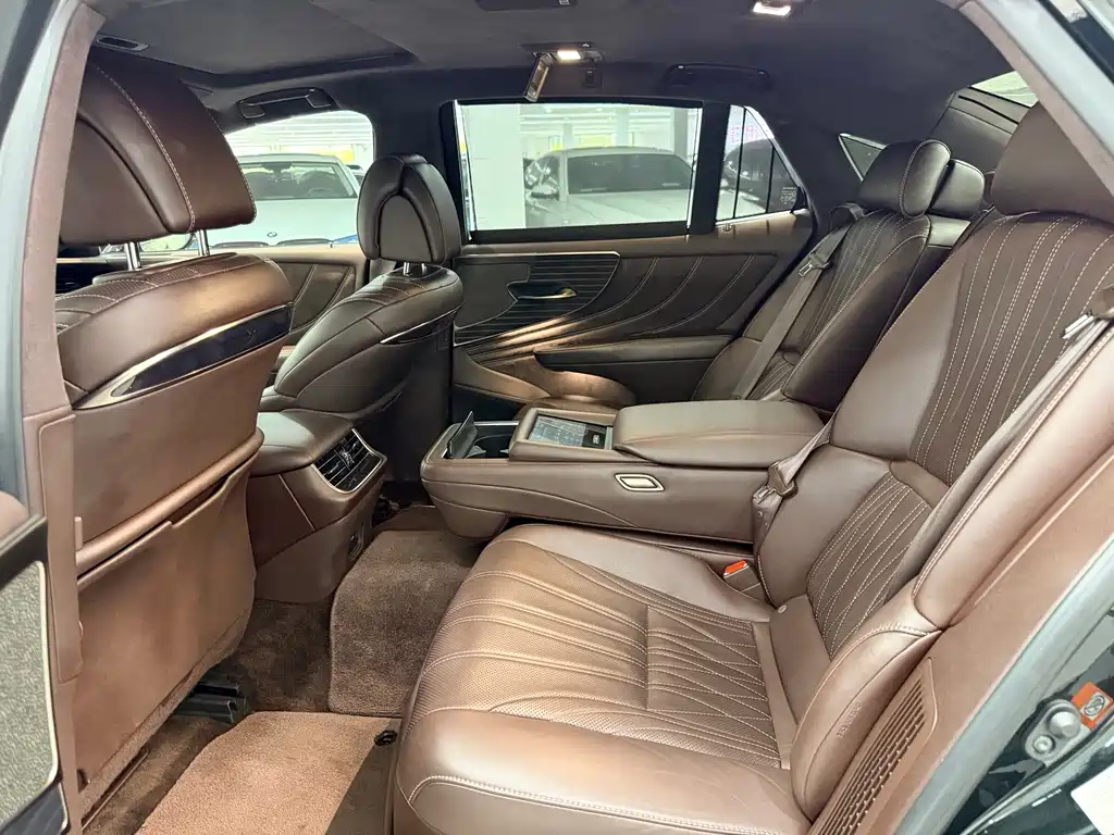 Lexus LS — миниатюра 6