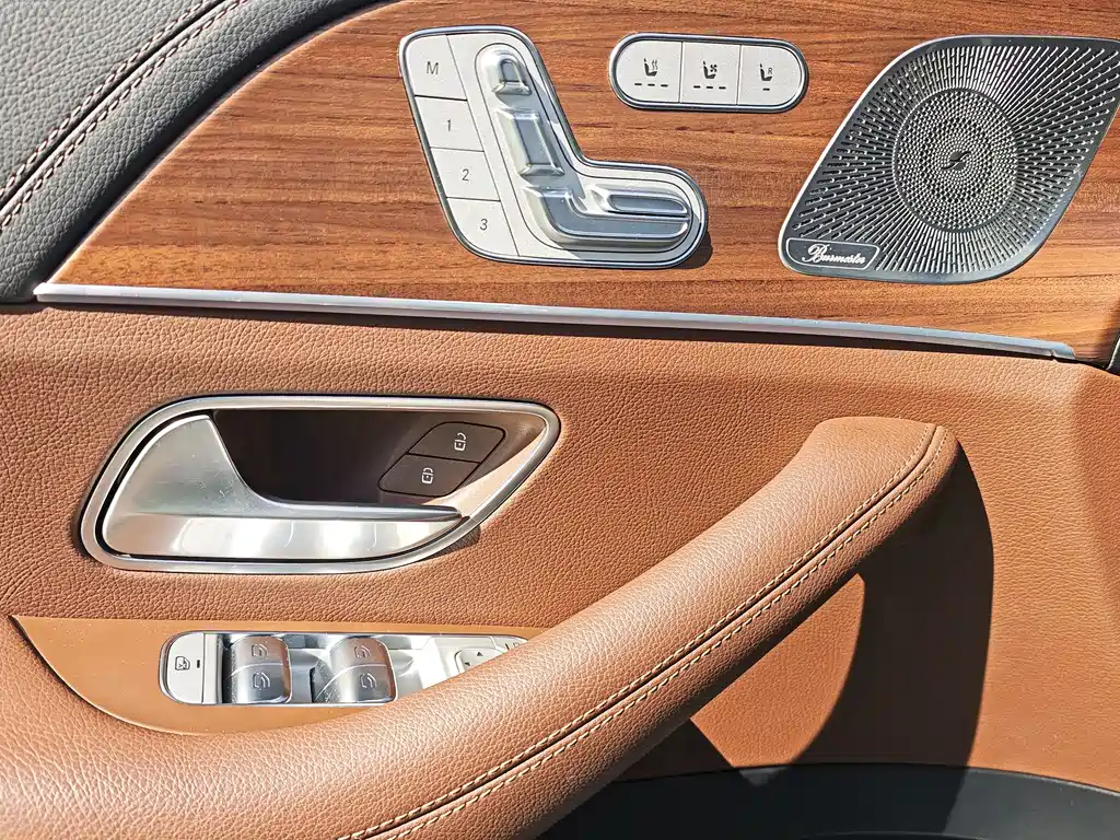 Mercedes-Benz GLS — миниатюра 11