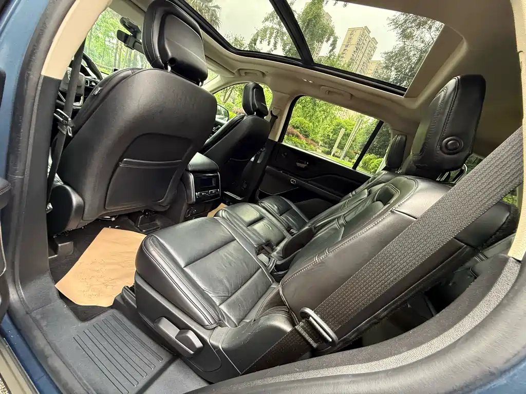Lincoln Aviator (Import) — миниатюра 8