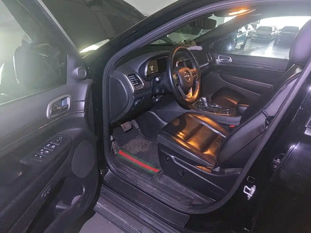 Jeep Grand Cherokee (Import) — миниатюра 18