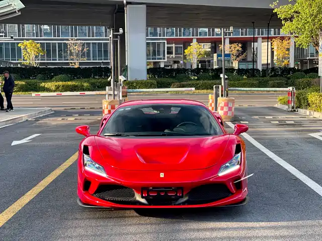 FERRARI F8 2023