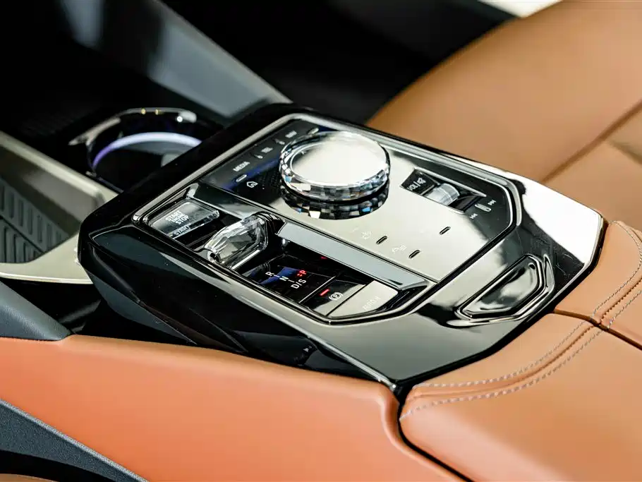 BMW 5 Series — миниатюра 13