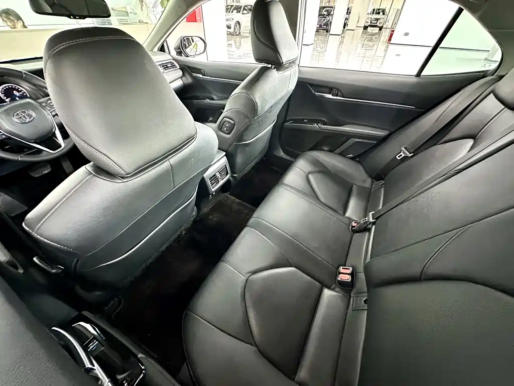 Toyota Camry — миниатюра 12