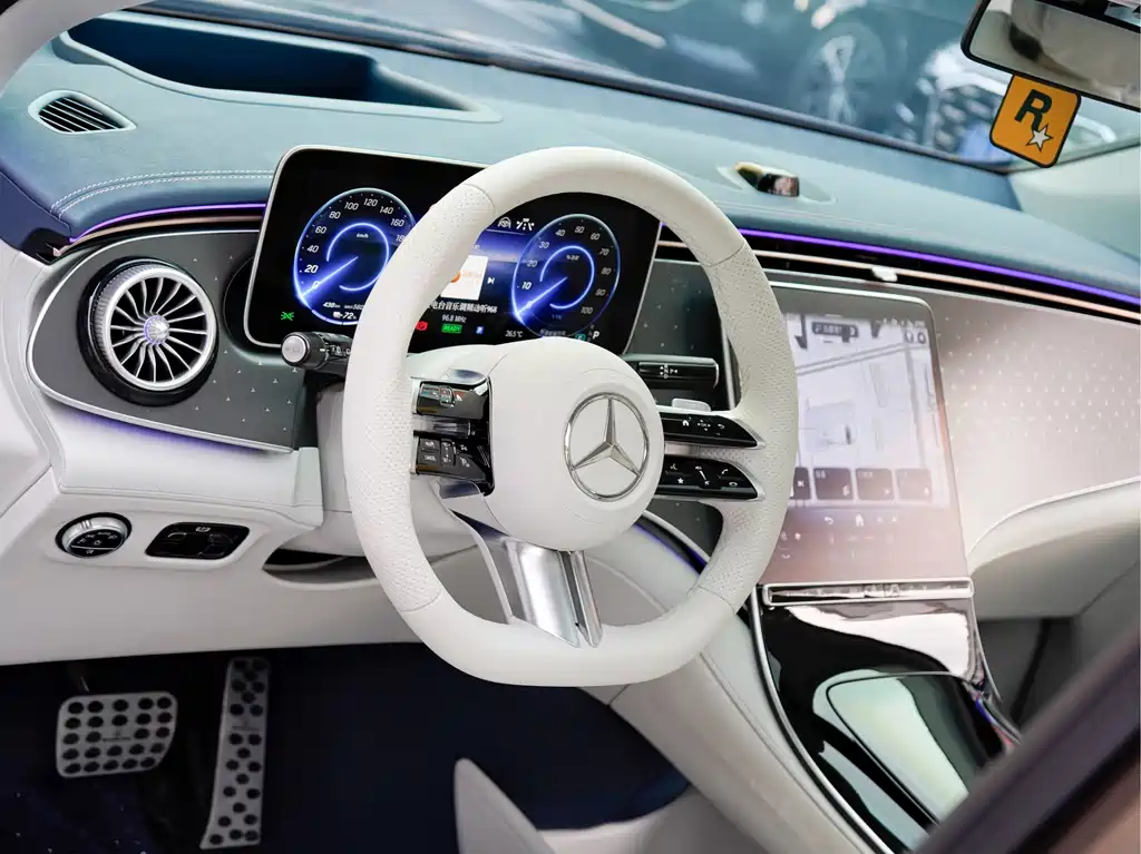 Mercedes-Benz EQE SUV — миниатюра 10