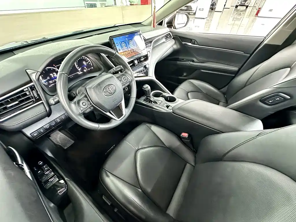 Toyota Camry — миниатюра 4