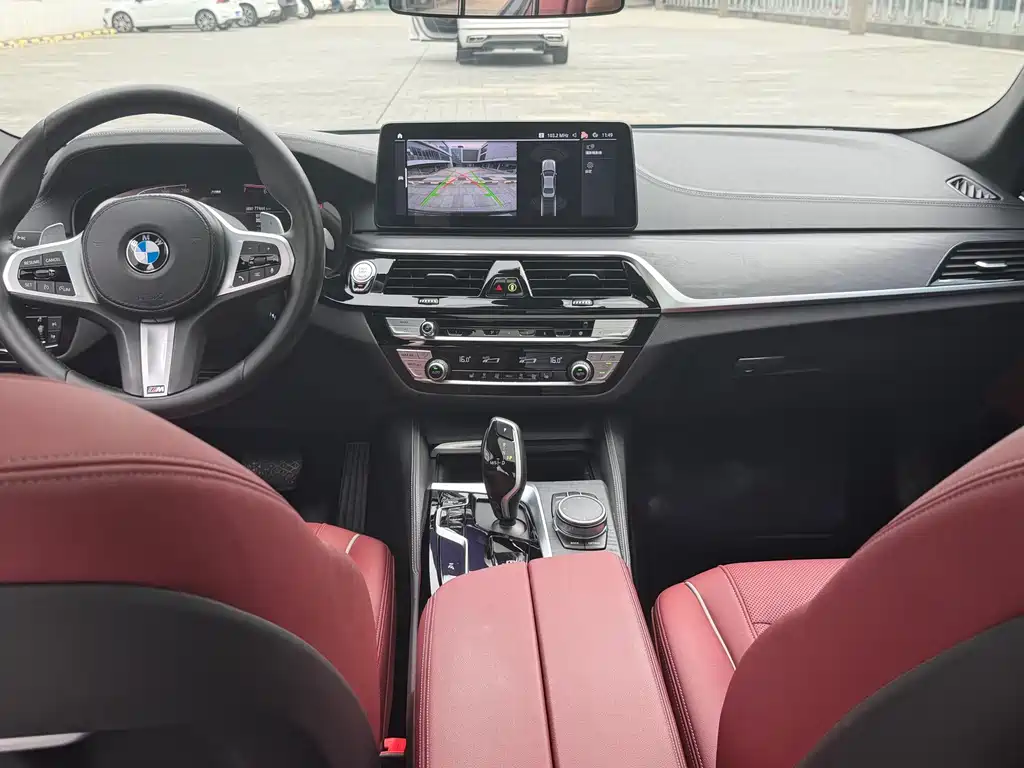BMW 5 Series — миниатюра 4