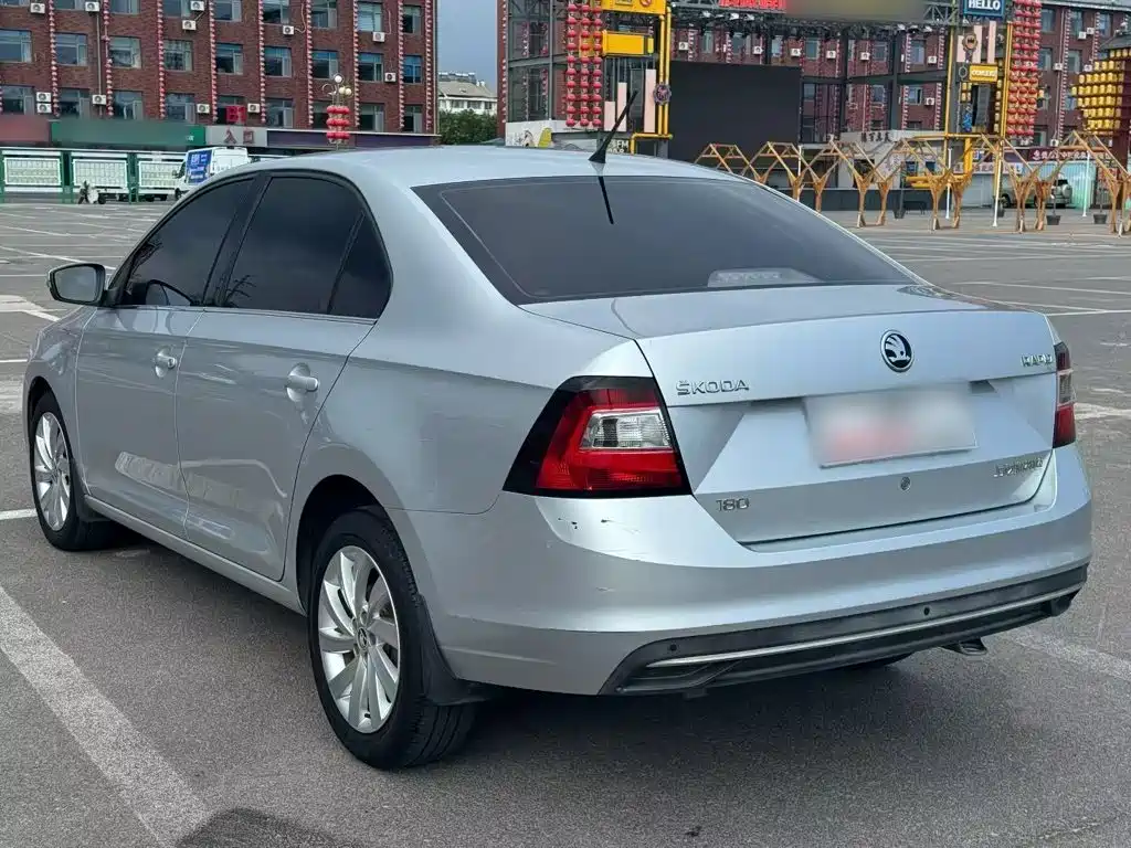Skoda Rapid — миниатюра 5