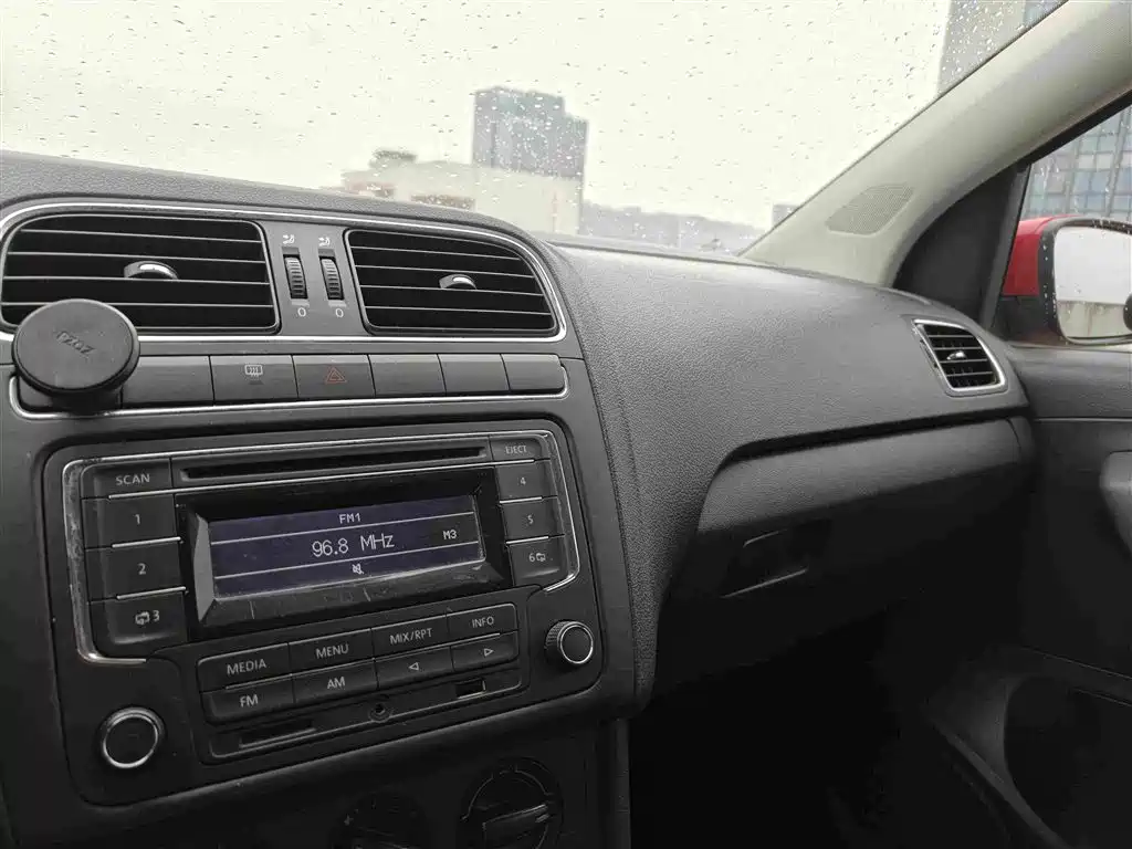 Volkswagen Polo — миниатюра 12