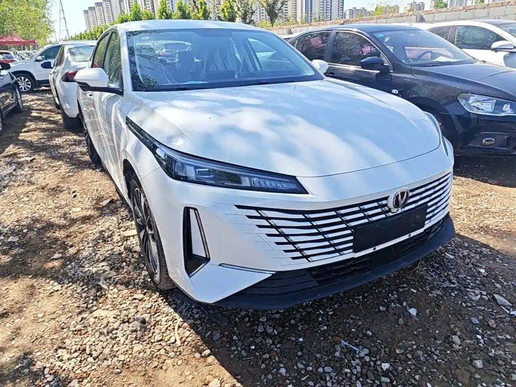 Changan Eado PHEV — миниатюра 4
