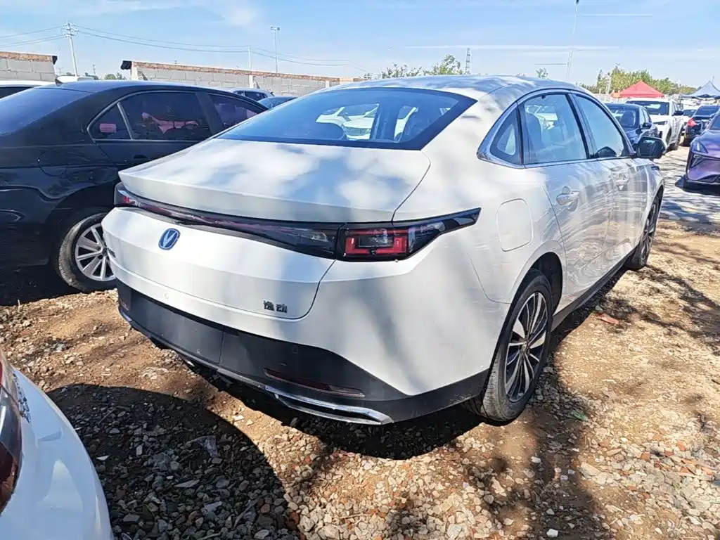Changan Eado PHEV — миниатюра 7