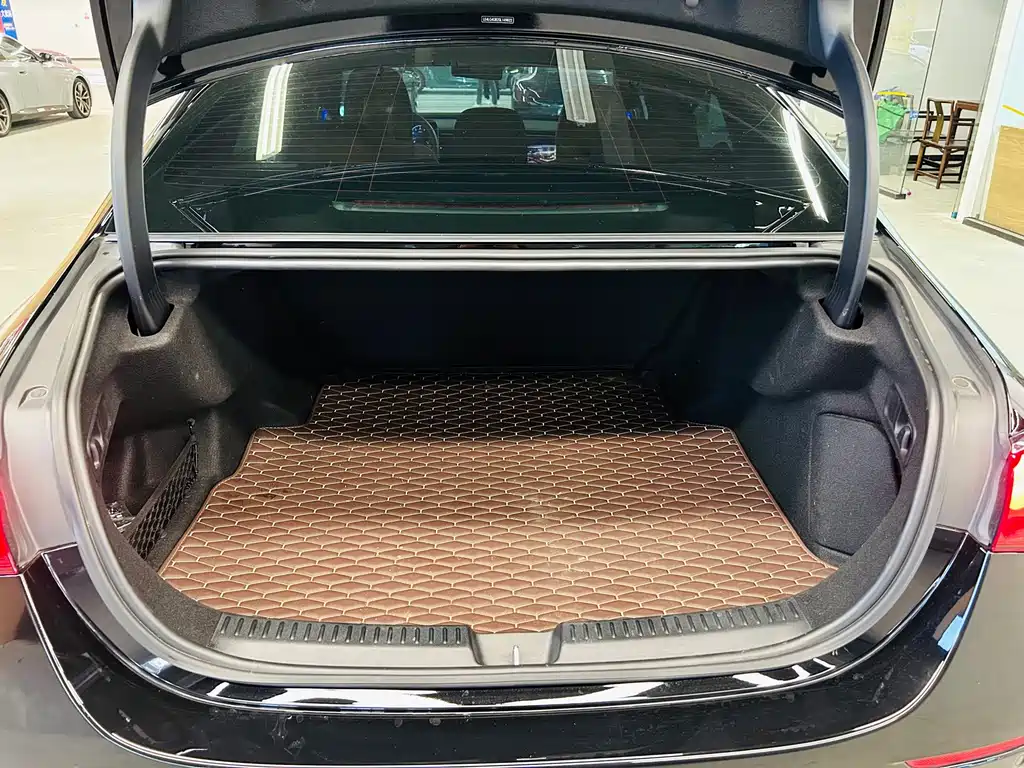 Mercedes-Benz E-Class — миниатюра 18