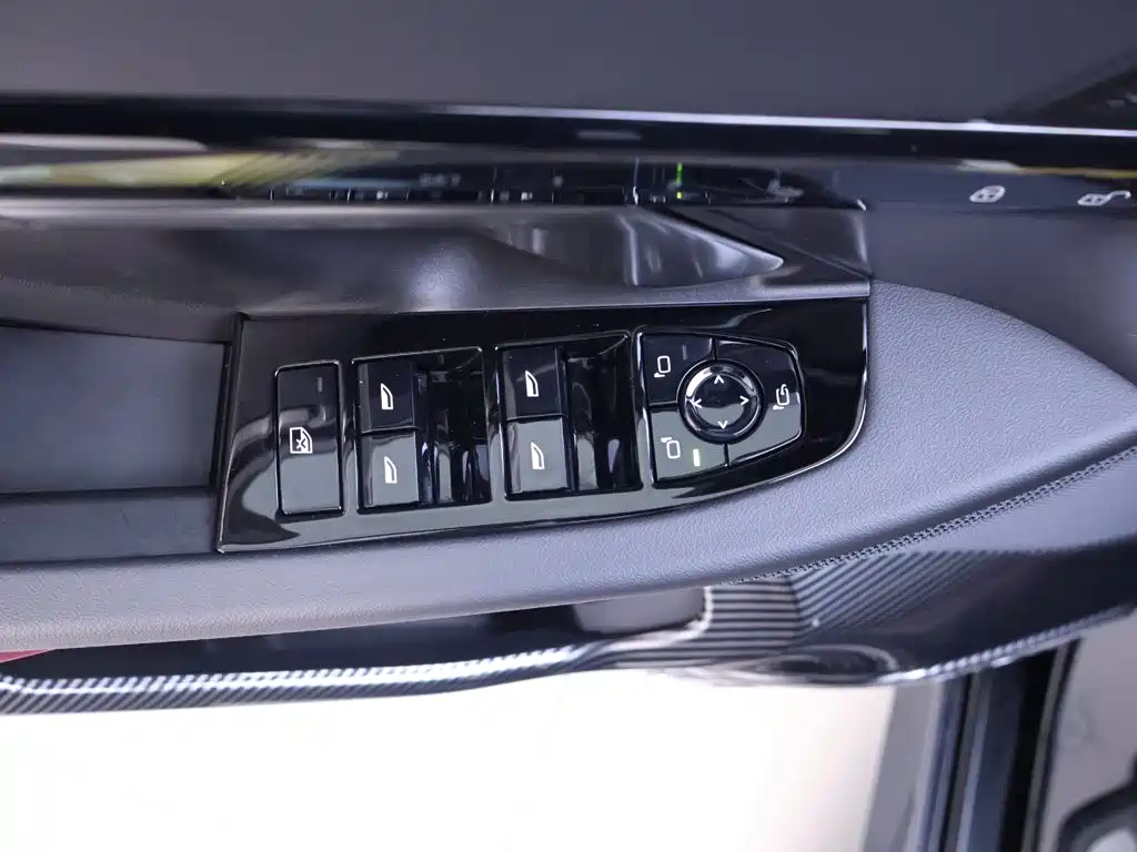 BMW 5 Series — миниатюра 17