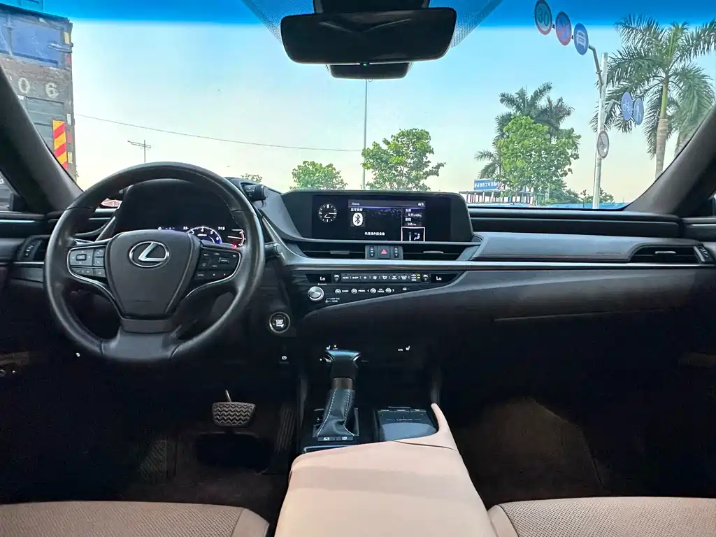 Lexus ES — миниатюра 9