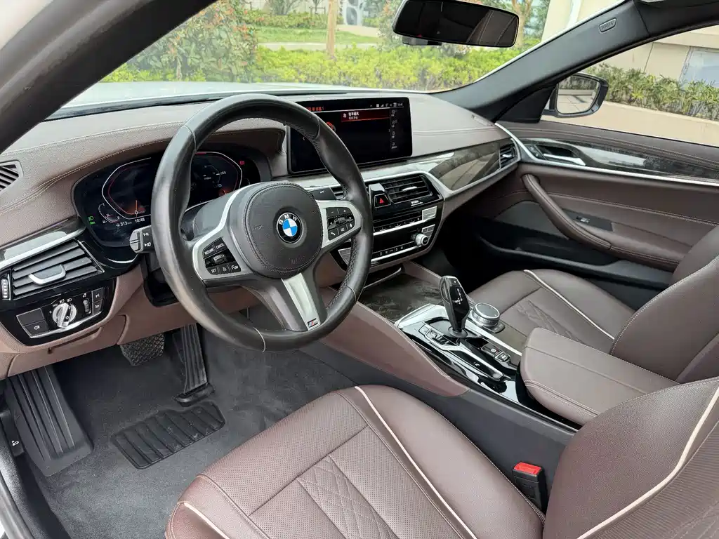 BMW 5 Series — миниатюра 4