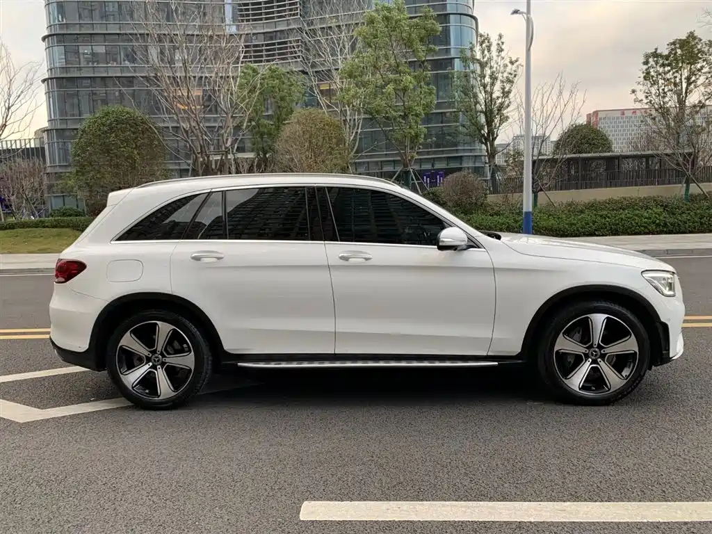MERCEDES-BENZ GLC