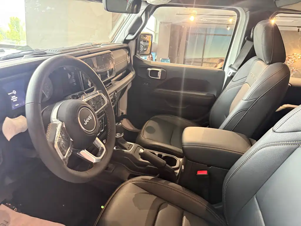 Jeep Wrangler PHEV — миниатюра 7
