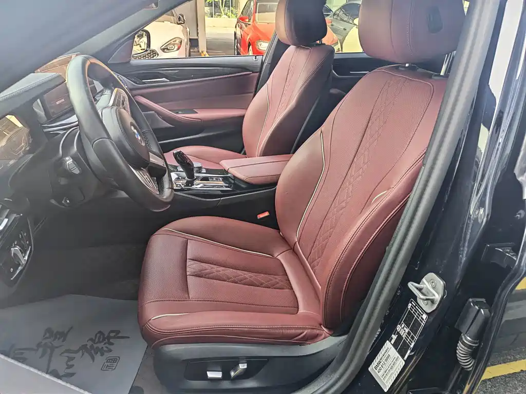 BMW 5 Series — миниатюра 6