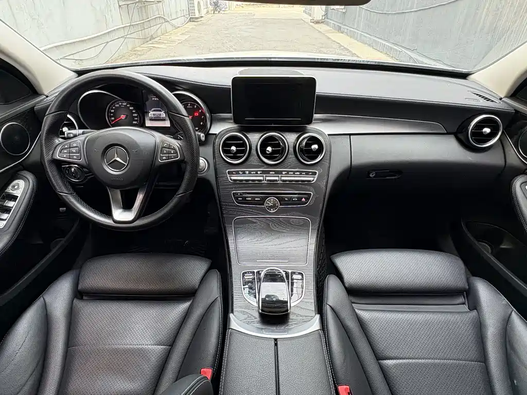 Mercedes-Benz C-Class — миниатюра 12
