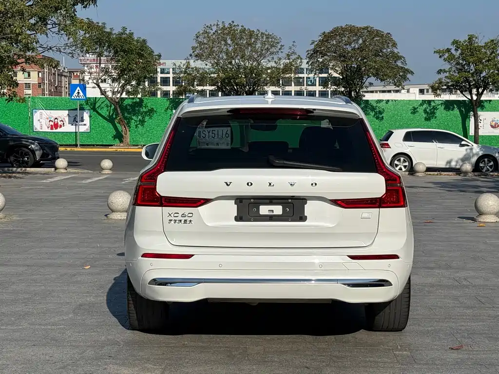 Volvo XC60 PHEV — миниатюра 8