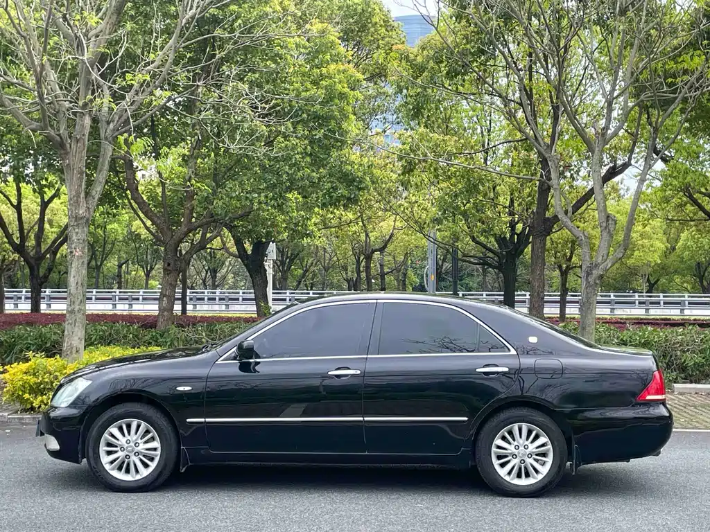 Toyota Crown — миниатюра 10