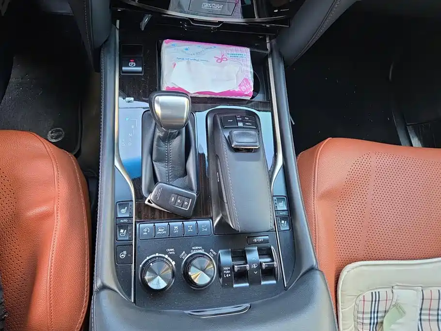 Lexus LX — миниатюра 16