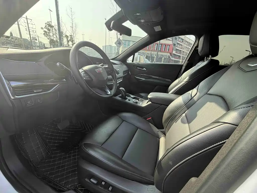 Cadillac XT4 2018 28T