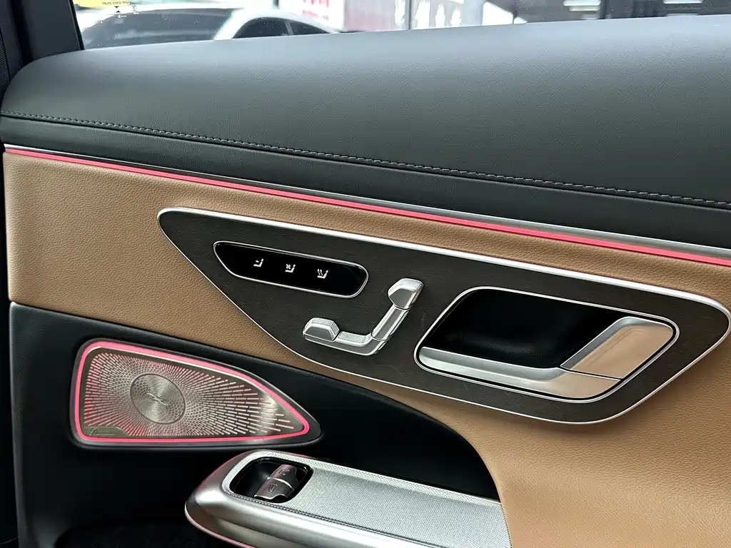 Mercedes-Benz E-Class — миниатюра 11