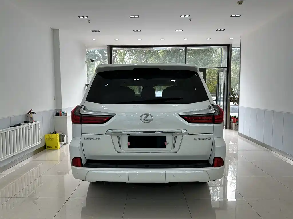 Lexus LX — миниатюра 27