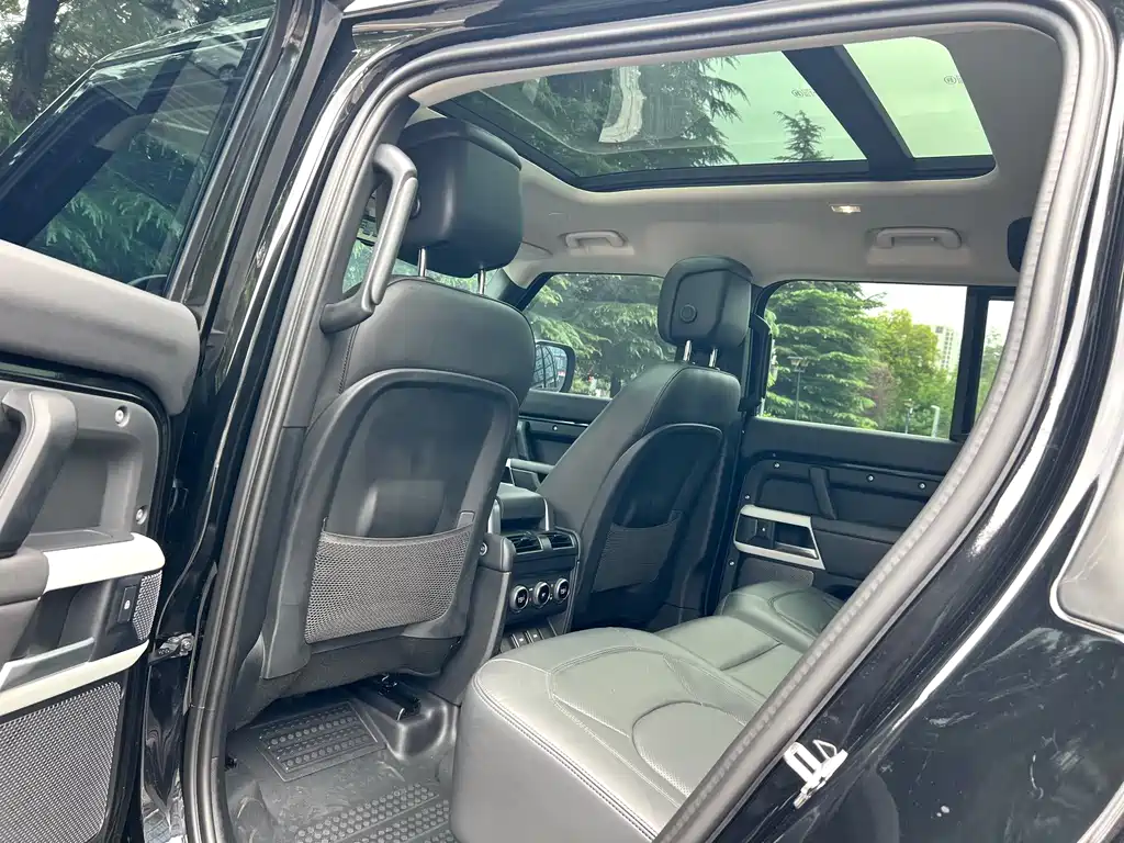 Land Rover Defender — миниатюра 8