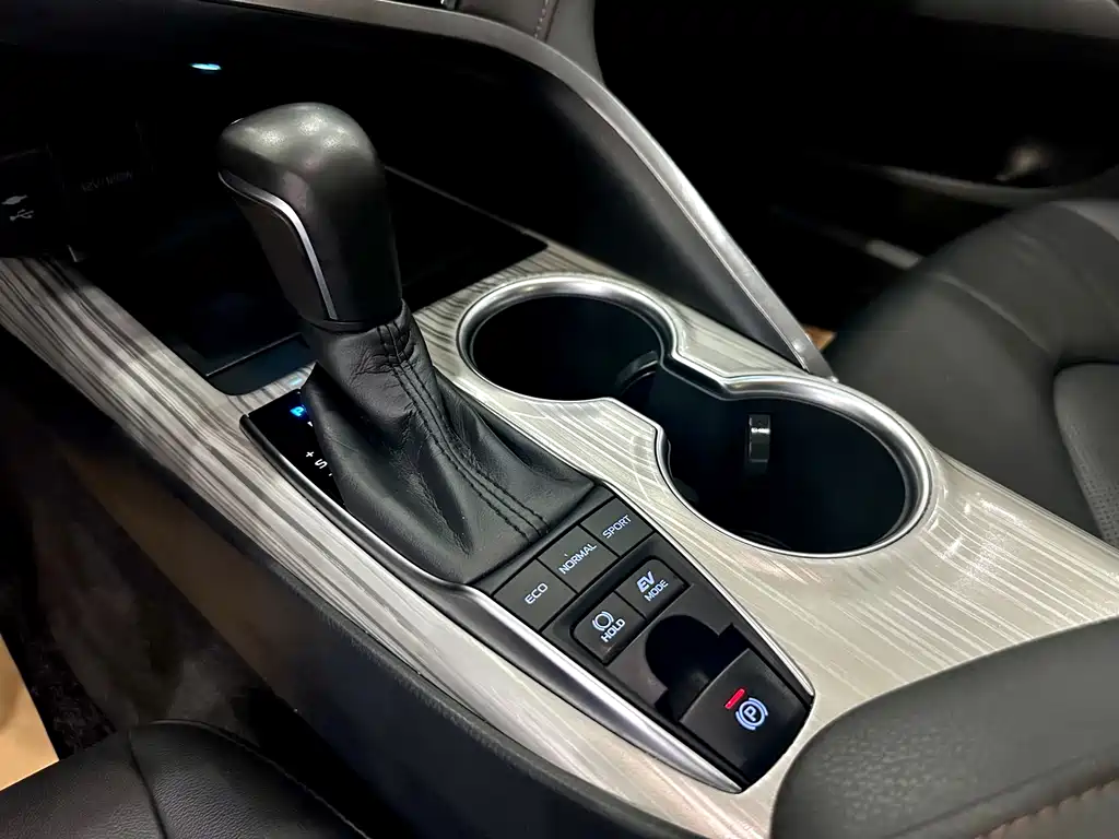 Toyota Camry — миниатюра 10