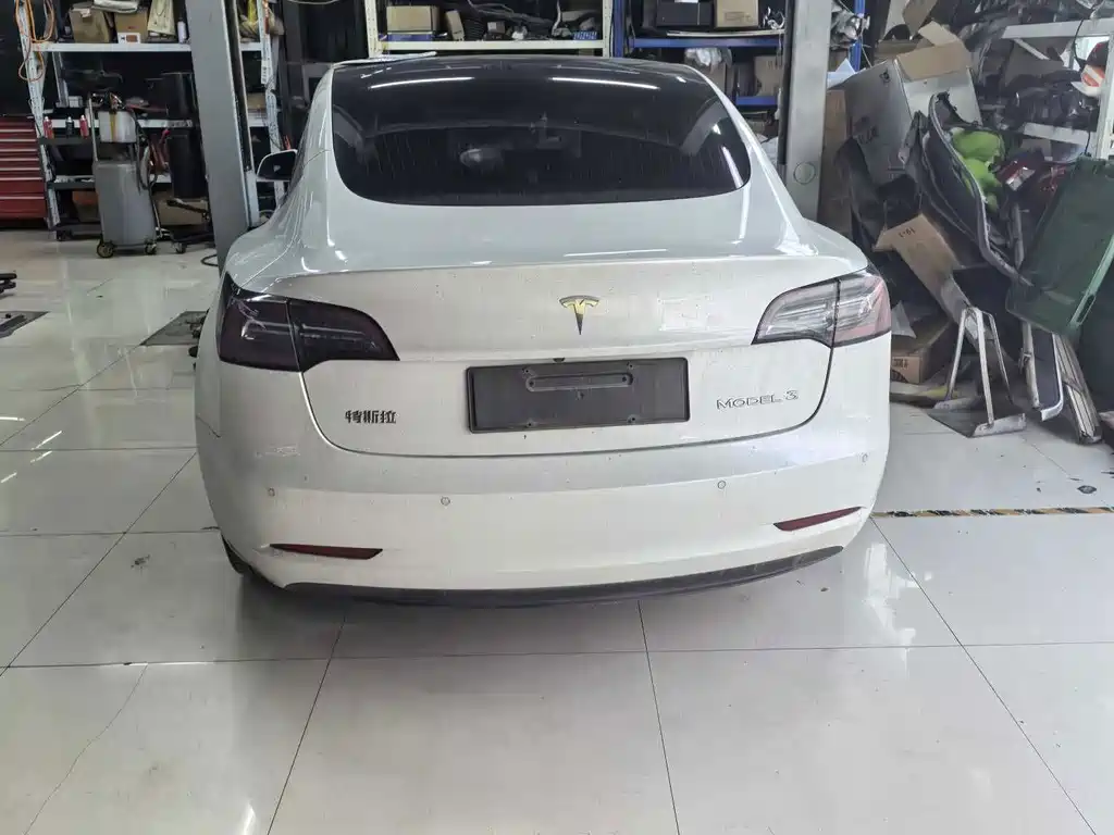 Tesla Model 3 — миниатюра 4