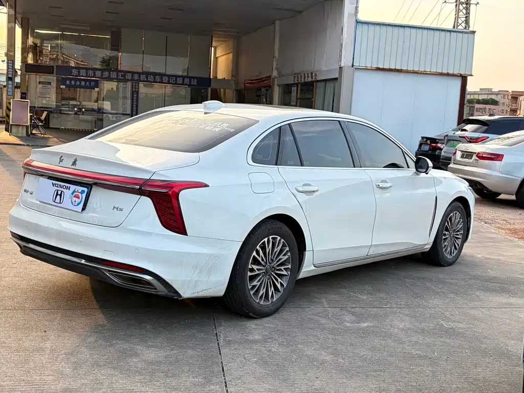 Hongqi Hongqi H5 — миниатюра 6