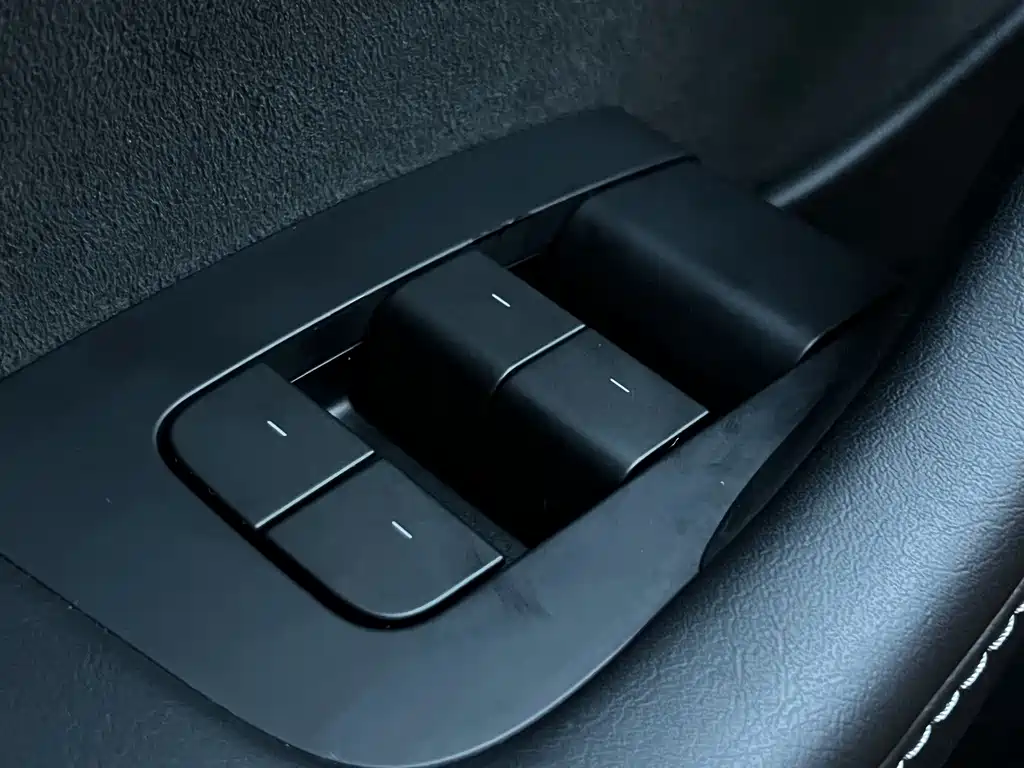 Tesla Model 3 — миниатюра 13