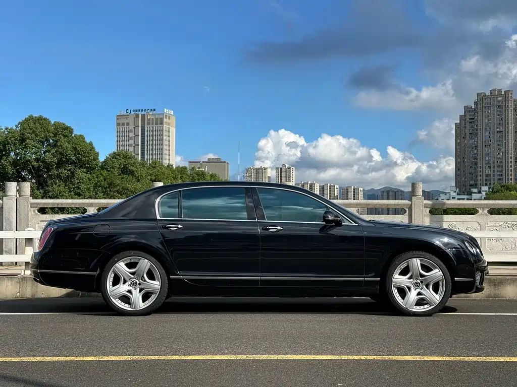 Bentley Flying Spur — миниатюра 4