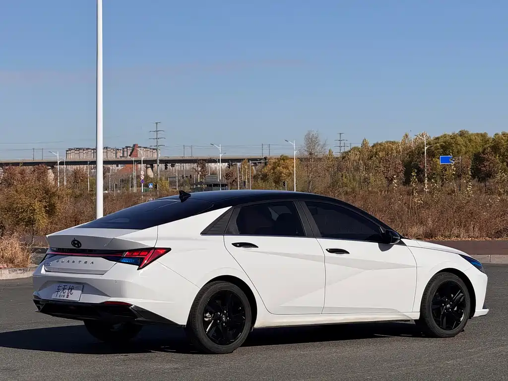 Hyundai Elantra — миниатюра 4