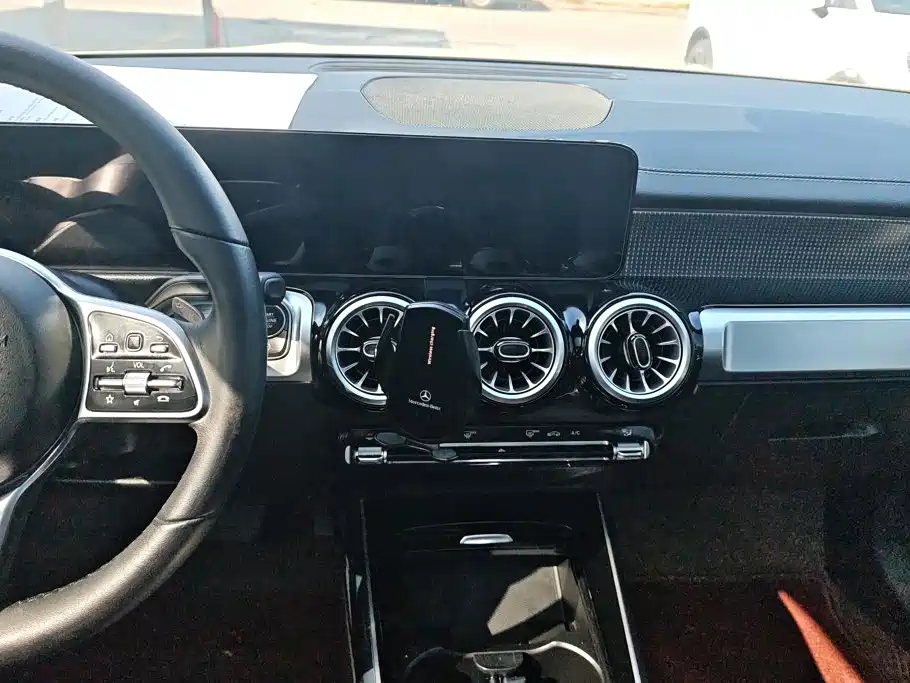 Mercedes-Benz GLB — миниатюра 13