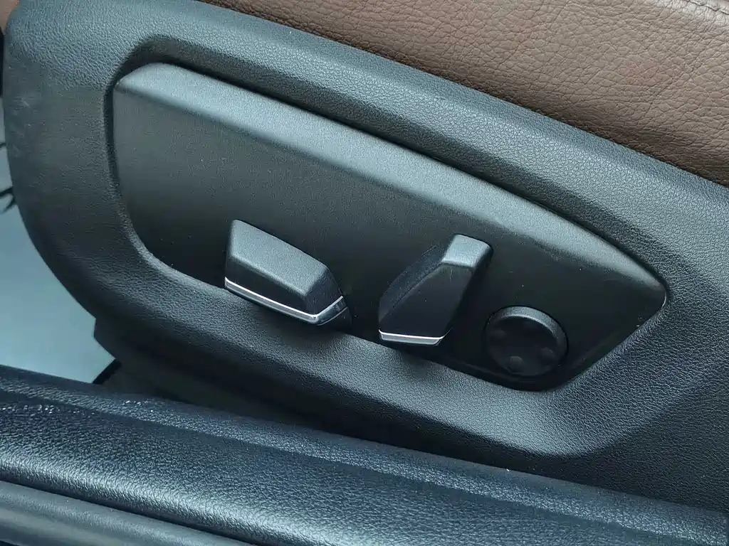BMW 5 Series — миниатюра 23