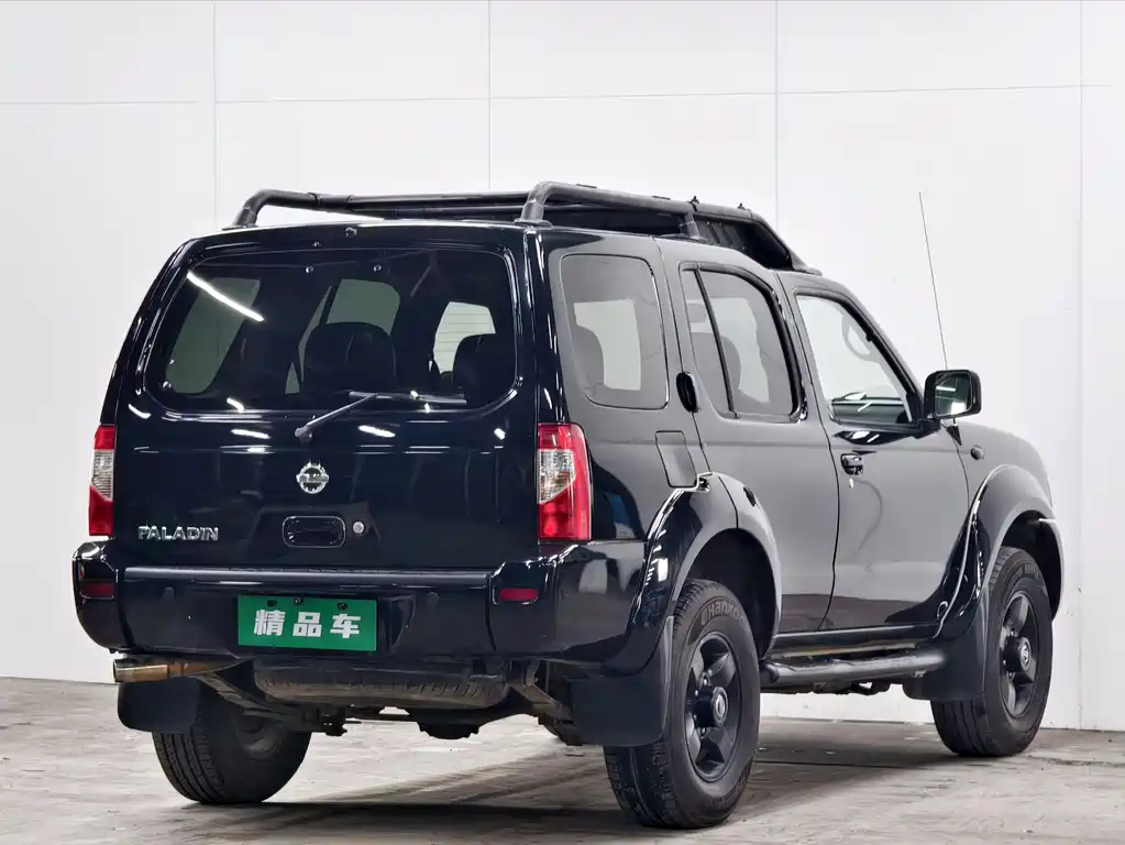 Nissan Paladin — миниатюра 4