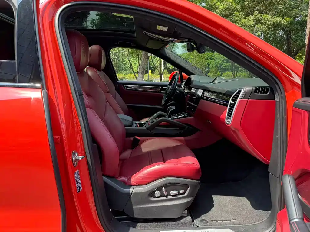 Porsche Cayenne — миниатюра 6