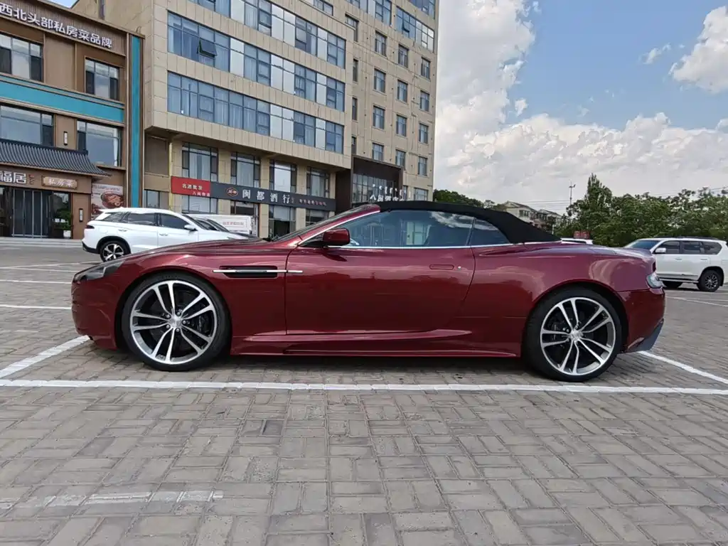 Aston Martin DBS — миниатюра 14