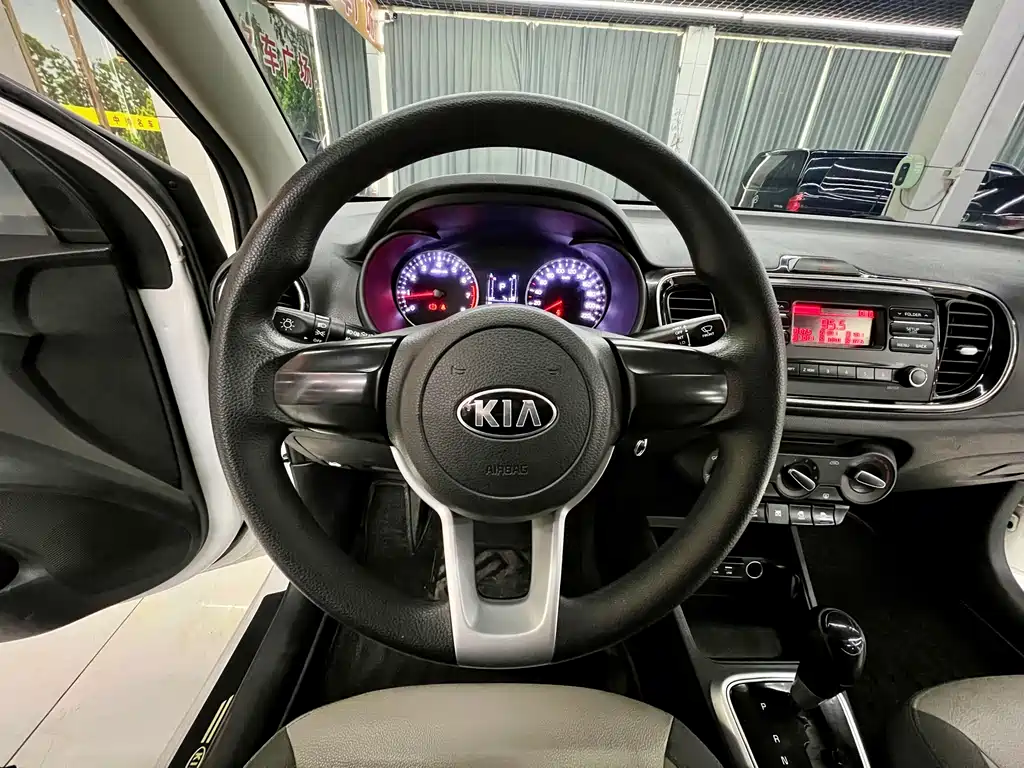 Kia Huanchi 1.4L Auto Comfort Sunroof Edition, фото 10