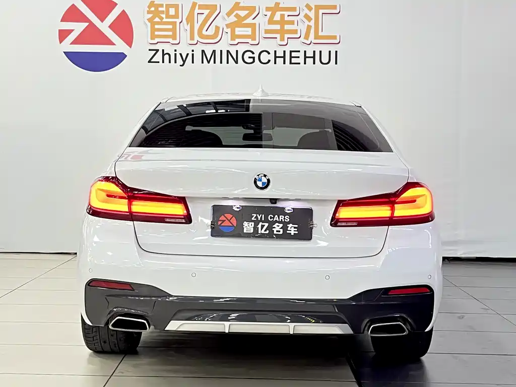BMW 5 Series — миниатюра 12